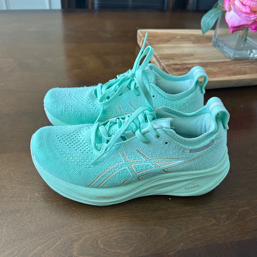 Asics gel nimbus 26 size 6 wide Mint Green athletic Knit Running Sneakers